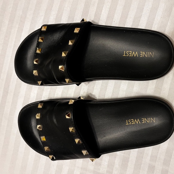 Nine West Slippers black with gold tone spiked size 7M - Picture 5 of 5